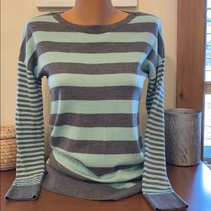 3/$15 EUC Banana Republic sweater